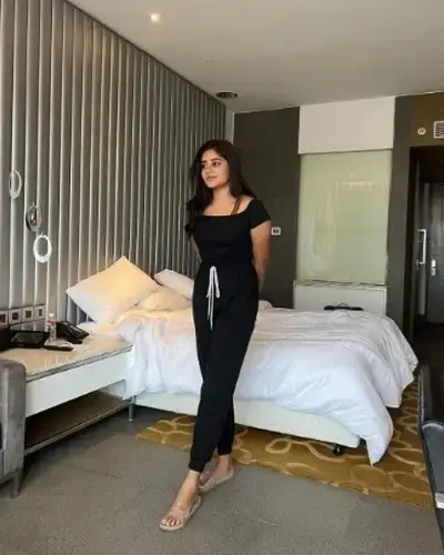 Call Girls Malhargarh Cash On Delivery