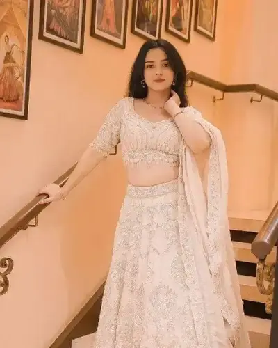 Escort Malhargarh